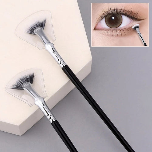 Fanned Out - Wimpernbürste - Kaufe 1, Bekomme 1 GRATIS! | Karnz