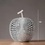 Dekorative MonoApple-Figur – Apfel mit schwarzen und weißen Punkten