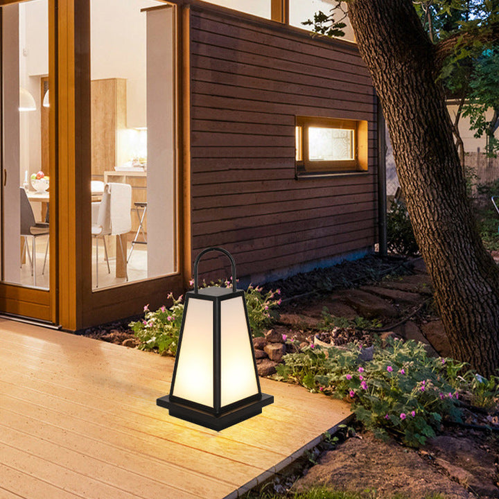 Zeitgenössische Industrielle Solar Eisen Acryl 1-Licht Außenpfostenlampe für den Garten | Karnz