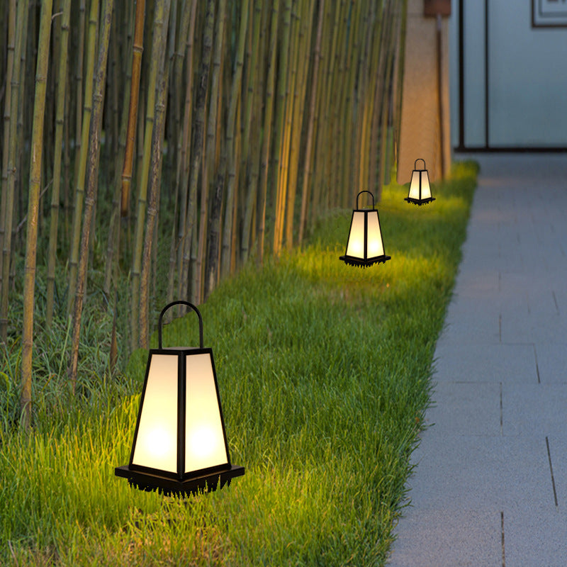 Zeitgenössische Industrielle Solar Eisen Acryl 1-Licht Außenpfostenlampe für den Garten | Karnz