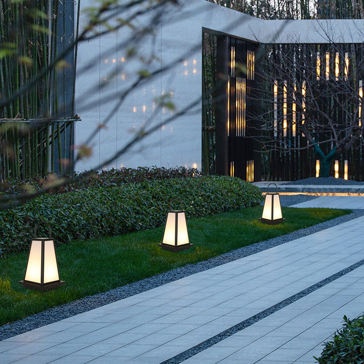 Zeitgenössische Industrielle Solar Eisen Acryl 1-Licht Außenpfostenlampe für den Garten | Karnz