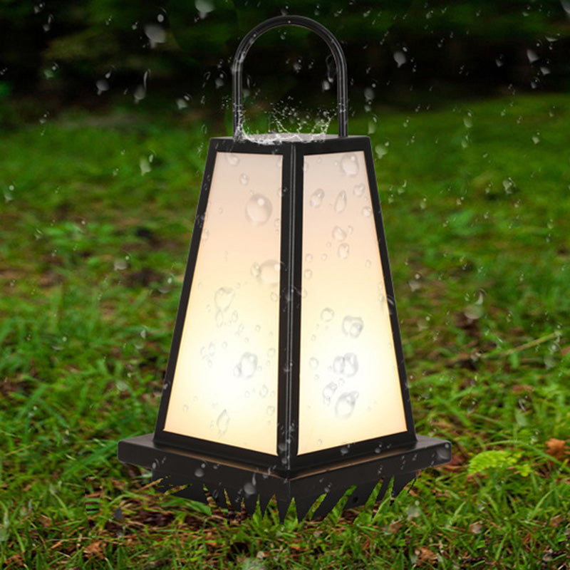 Zeitgenössische Industrielle Solar Eisen Acryl 1-Licht Außenpfostenlampe für den Garten | Karnz