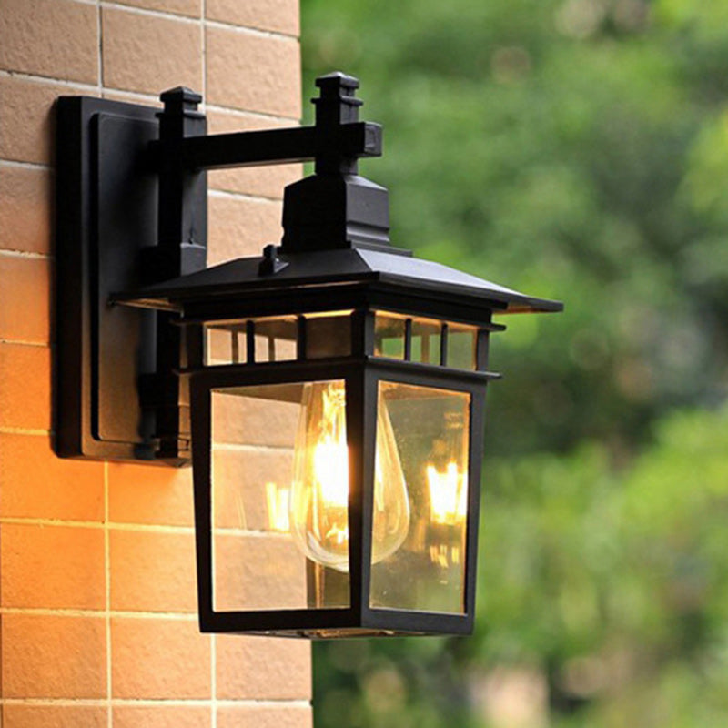 Traditionelle, rustikale, rechteckige Wandleuchte aus Aluminiumguss, Eisen und Glas mit einer Lichtquelle für Garten und Terrasse