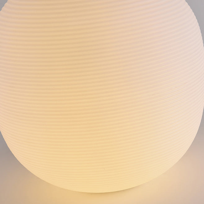 Moderner minimalistischer PE ovaler LED-Solar- und wasserdichter Außenleuchte für Garten und Terrasse | Karnz