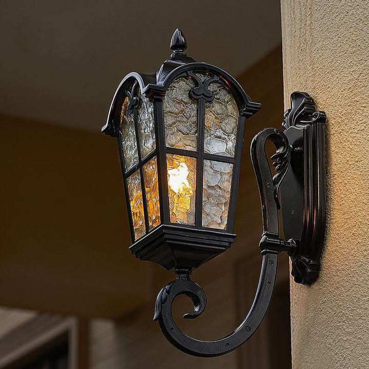 Zeitgenössische nordische Aluminium-Glas gebogene quadratische 1-Licht Wandlampe für außen | Karnz