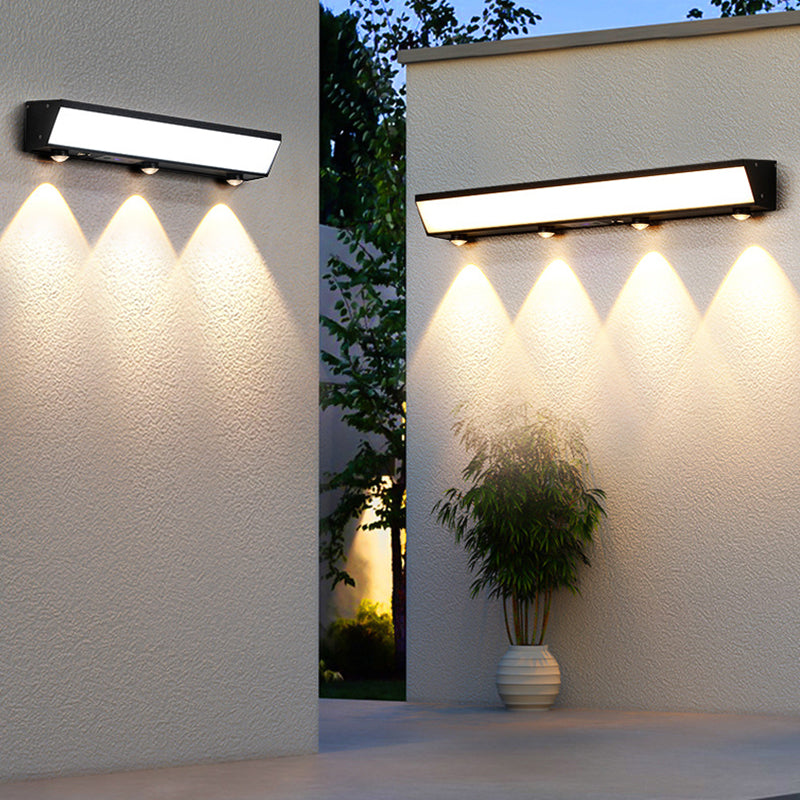 Solarbetriebene, wasserdichte, rechteckige LED-Wandleuchte mit Bewegungsmelder aus Acryl, Aluminium und Edelstahl für die Terrasse