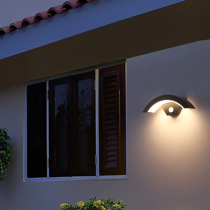 Moderner Minimalistischer Gebogener Aluminium Acryl LED Wandleuchtenlampe Für Garten | Karnz