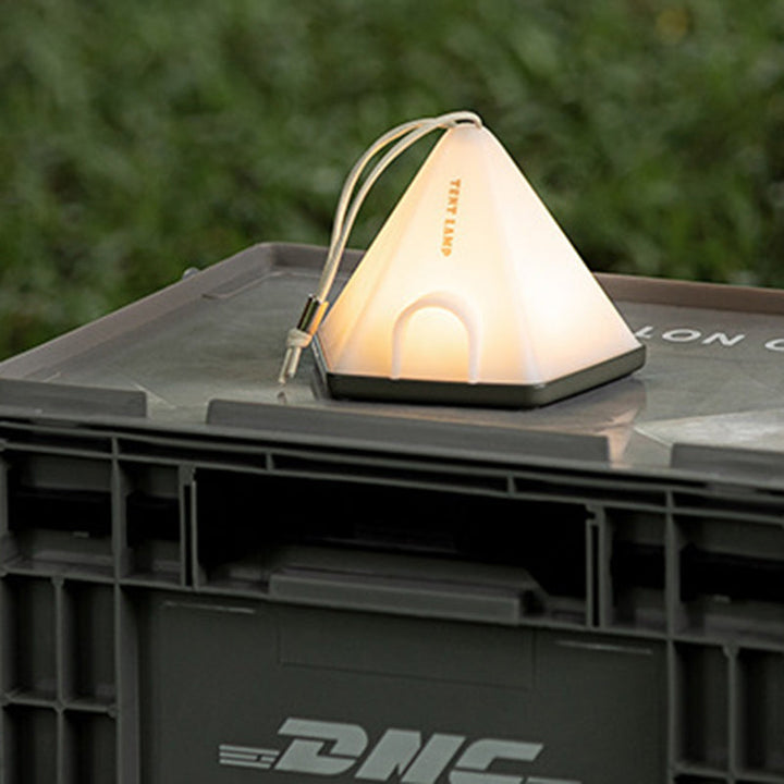 Zeitgenössische kreative Zeltform-Dreieck ABS PP LED Außenleuchte für Außenpatio | Karnz