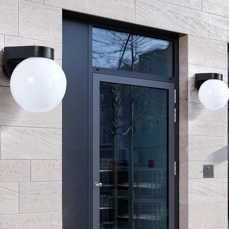 Moderne Einfachheit Wasserdichte Orb Polycarbonat Acryl 1-Licht Wand Scone Lampe Für Außenpatio | Karnz