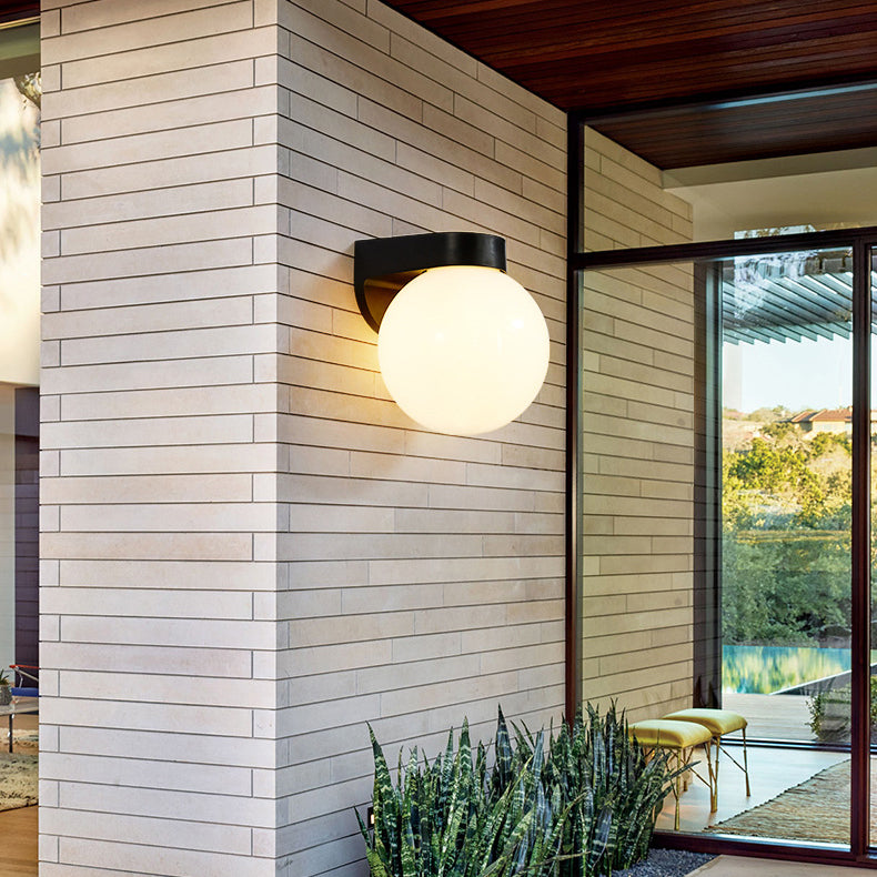 Moderne Einfachheit Wasserdichte Orb Polycarbonat Acryl 1-Licht Wand Scone Lampe Für Außenpatio | Karnz
