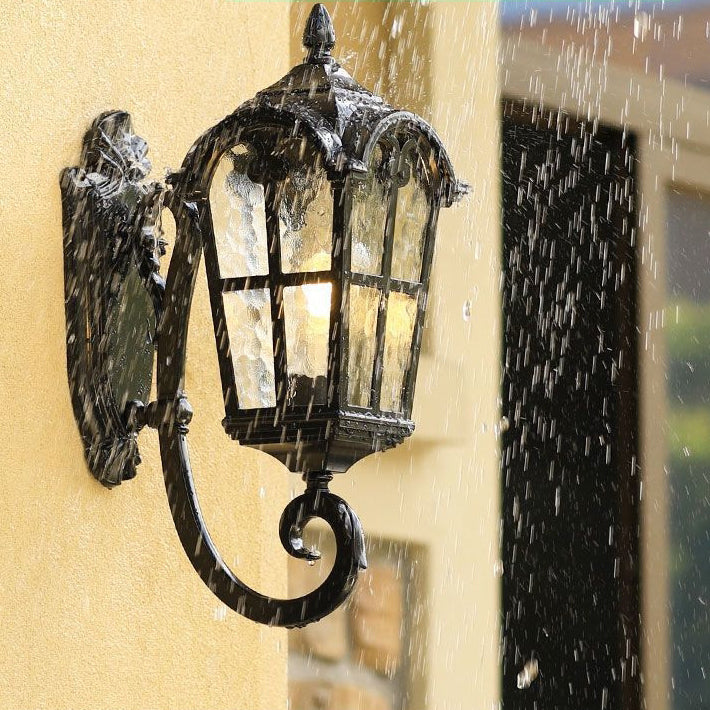 Traditionelle europäische quadratische Spitze Aluminium bedrucktes Glas 1-Licht Außenwandleuchte für Garten | Karnz
