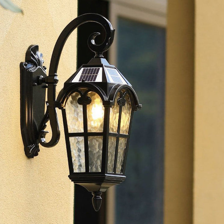 Traditionelle europäische quadratische Spitze Aluminium bedrucktes Glas 1-Licht Außenwandleuchte für Garten | Karnz