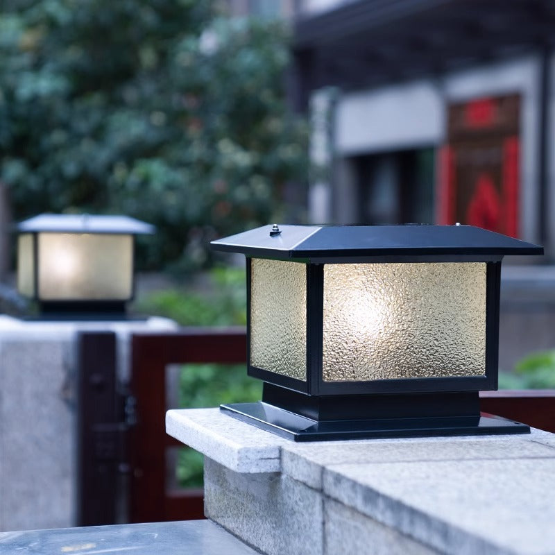 Moderner minimalistischer solarbetriebener wasserdichter rechteckiger Diamantstreifen-Glas-Schirm Aluminiumrahmen LED-Pfostenkopflicht für den Garten | Karnz
