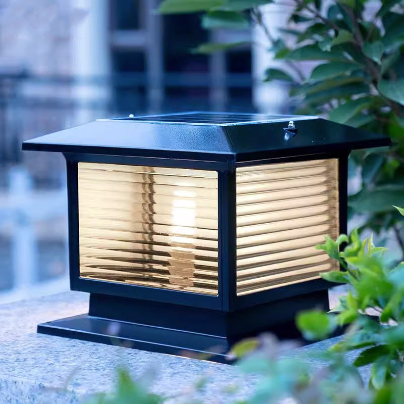 Moderner minimalistischer solarbetriebener wasserdichter rechteckiger Diamantstreifen-Glas-Schirm Aluminiumrahmen LED-Pfostenkopflicht für den Garten | Karnz