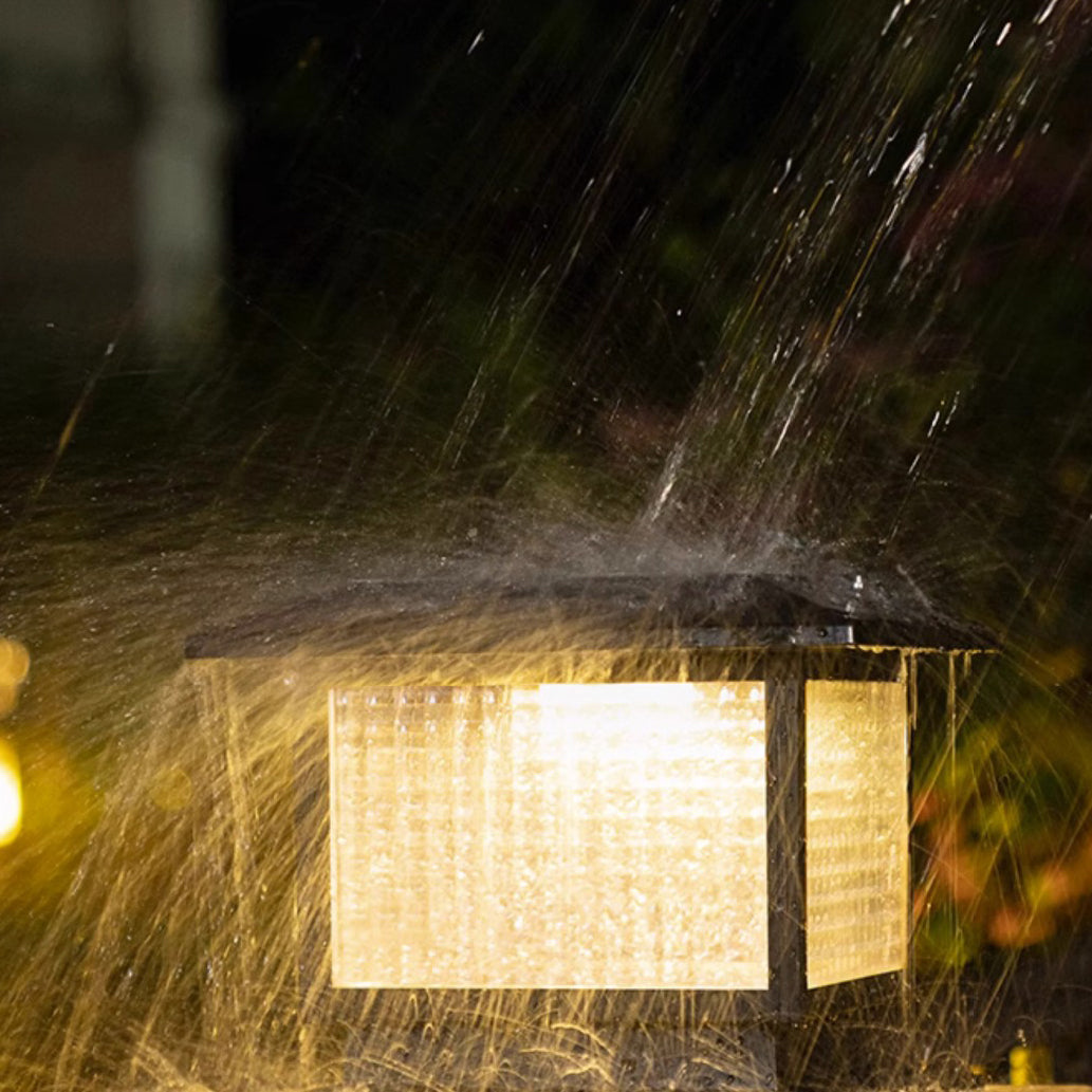 Moderner minimalistischer solarbetriebener wasserdichter rechteckiger Diamantstreifen-Glas-Schirm Aluminiumrahmen LED-Pfostenkopflicht für den Garten | Karnz