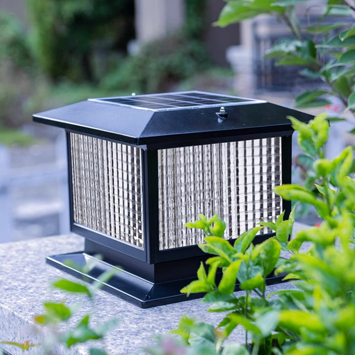 Moderner minimalistischer solarbetriebener wasserdichter rechteckiger Diamantstreifen-Glas-Schirm Aluminiumrahmen LED-Pfostenkopflicht für den Garten | Karnz