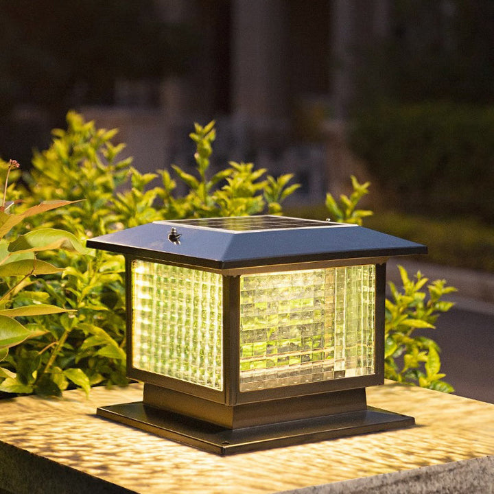 Moderner minimalistischer solarbetriebener wasserdichter rechteckiger Diamantstreifen-Glas-Schirm Aluminiumrahmen LED-Pfostenkopflicht für den Garten | Karnz