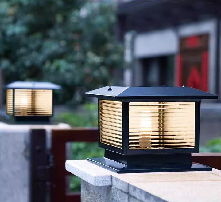 Moderner minimalistischer solarbetriebener wasserdichter rechteckiger Diamantstreifen-Glas-Schirm Aluminiumrahmen LED-Pfostenkopflicht für den Garten | Karnz