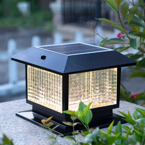 Moderner minimalistischer solarbetriebener wasserdichter rechteckiger Diamantstreifen-Glas-Schirm Aluminiumrahmen LED-Pfostenkopflicht für den Garten | Karnz