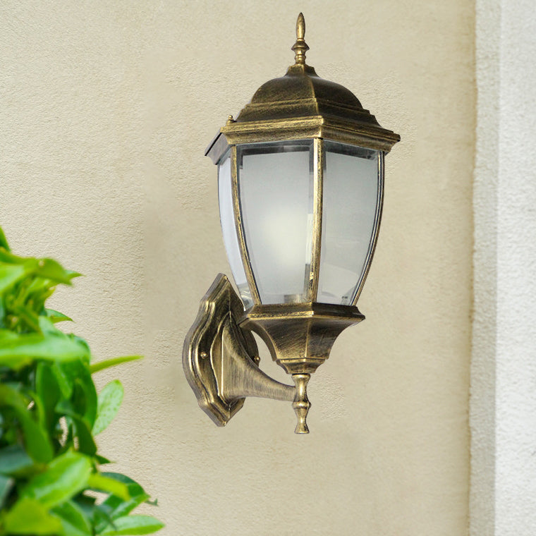 Zeitgenössische Retro Wasserdichte Sechseckige Käfig Aluminium Mattiertes Klarglas 1-Licht Wandlampe Für Außenpatio | Karnz