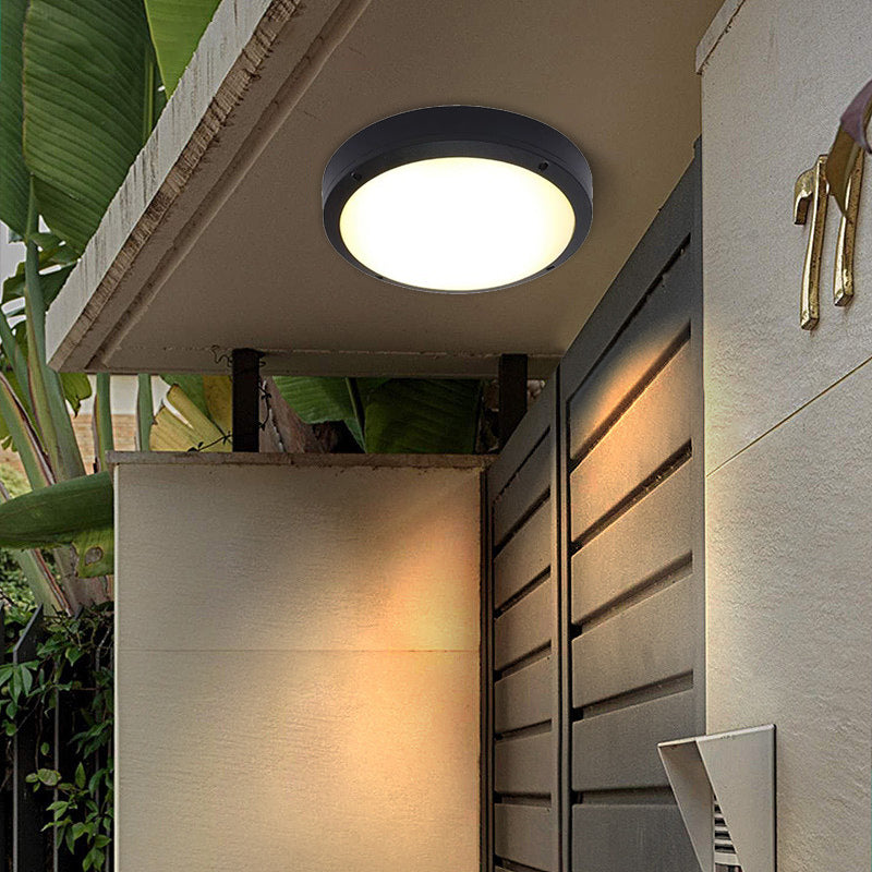 Wasserdichte runde LED-Deckenleuchte aus Aluminium und Acryl für den Außenbereich zur flächenbündigen Montage im Garten