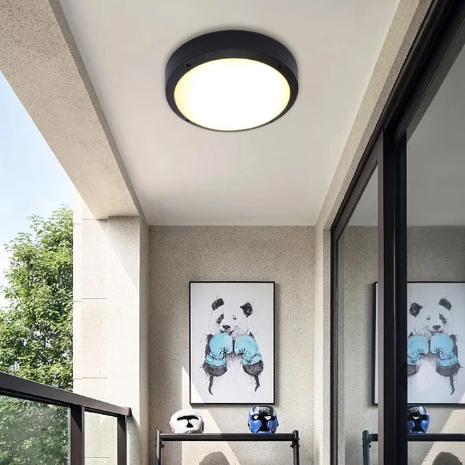 Wasserdichte runde LED-Deckenleuchte aus Aluminium und Acryl für den Außenbereich zur flächenbündigen Montage im Garten