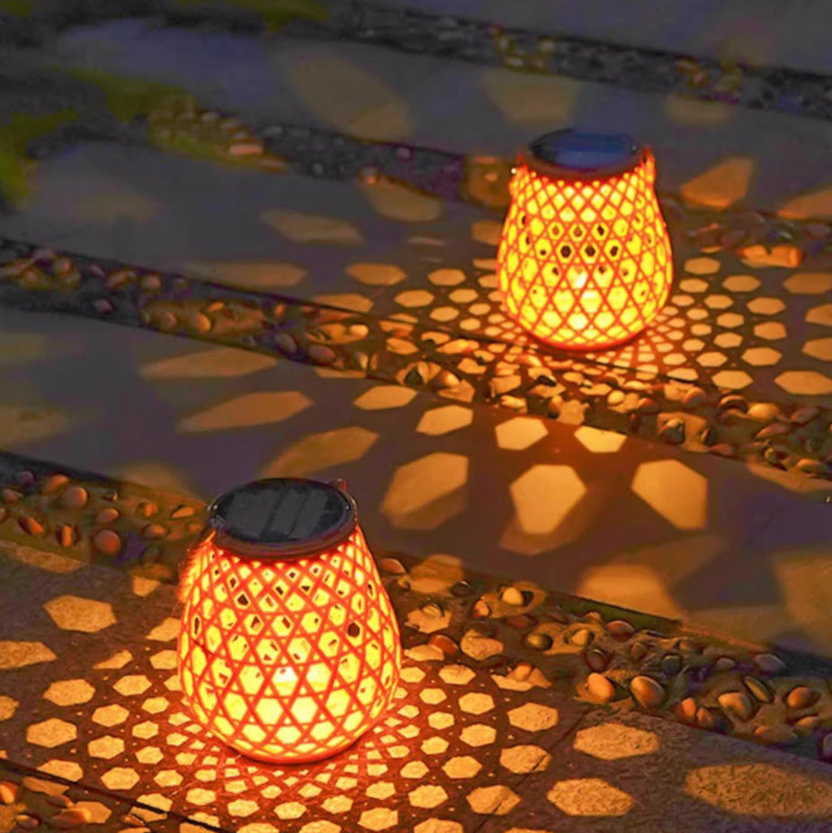 Traditionelles Chinesisches Solar-Wasserdicht Oval Rund Hollow Mesh ABS LED Außen Landschaftslicht Für Garten | Karnz