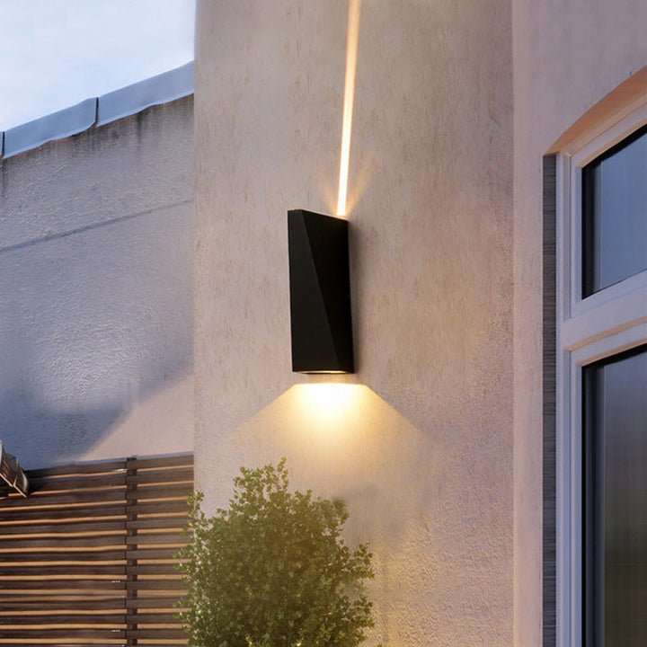 Moderne Minimalistische Wasserfeste Trapezförmige Aluminium Druckguss LED Außenwandleuchte für den Außenbereich | Karnz