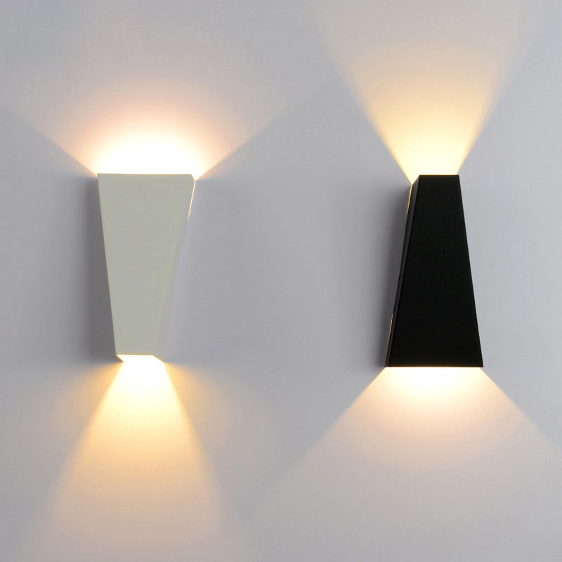 Moderne Minimalistische Wasserfeste Trapezförmige Aluminium Druckguss LED Außenwandleuchte für den Außenbereich | Karnz