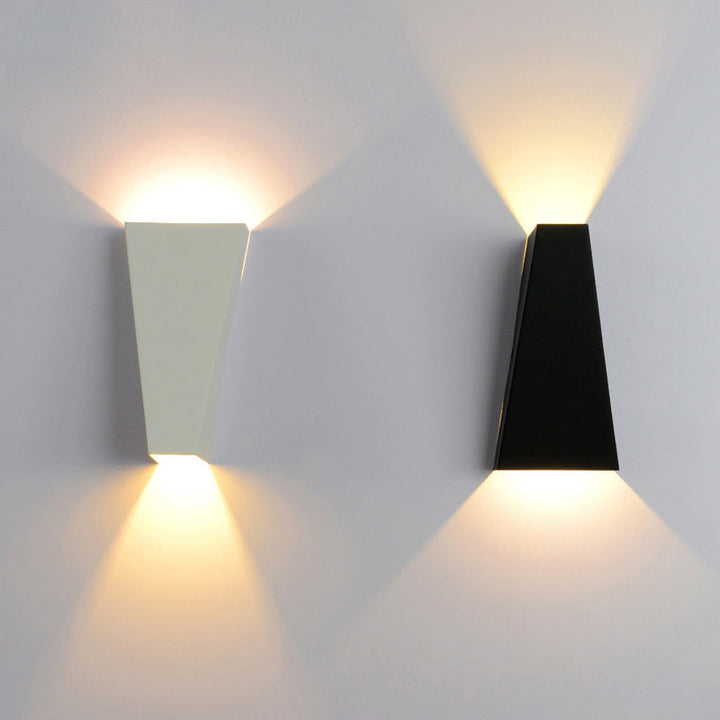 Moderne Minimalistische Wasserfeste Trapezförmige Aluminium Druckguss LED Außenwandleuchte für den Außenbereich | Karnz
