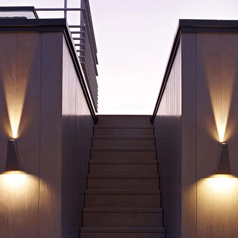 Moderne Minimalistische Wasserfeste Trapezförmige Aluminium Druckguss LED Außenwandleuchte für den Außenbereich | Karnz