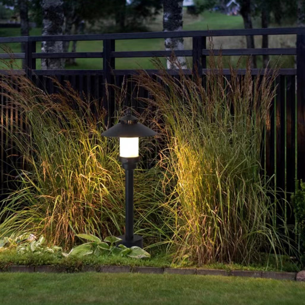 Traditionelle europäische wasserdichte halbrunde Zylinder-Aluminium-Dolomit 1-Licht Außenlandschaftslampe für den Garten | Karnz