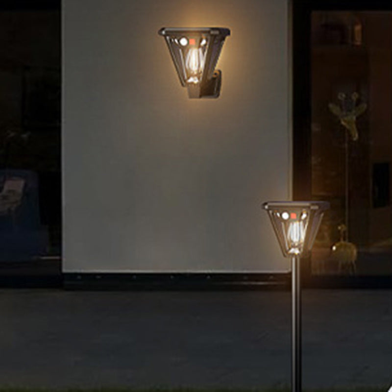 Zeitgenössische industrielle menschliche Körpersensor LED Solar wasserdicht Rasen Einstecklicht für den Außenbereich Patio | Karnz