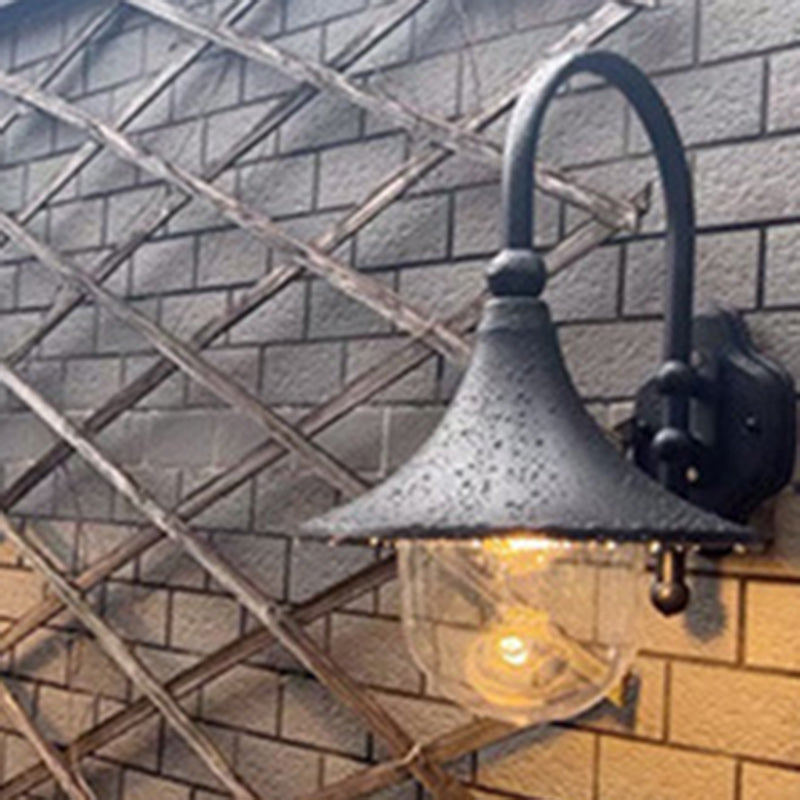 Moderne, schlichte Wandleuchte aus Aluminium mit Trompetenschirm und Glas, einflammig, für den Außenbereich, geeignet für den Garten