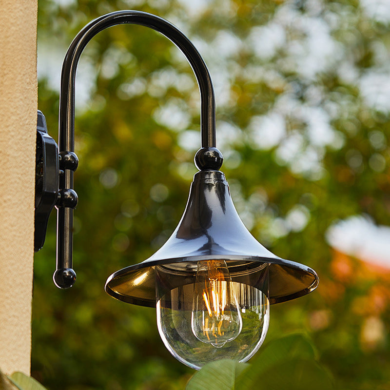 Moderne, schlichte Wandleuchte aus Aluminium mit Trompetenschirm und Glas, einflammig, für den Außenbereich, geeignet für den Garten