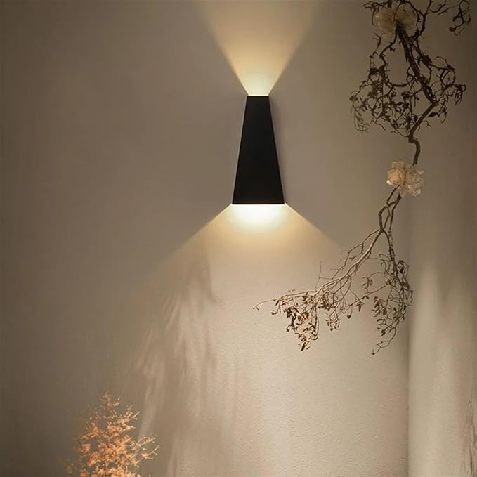 Moderner Minimalistischer Aluminium Auf- und Abwärts Beleuchteter LED-Wandstrahler für Außenbereich Terrasse | Karnz