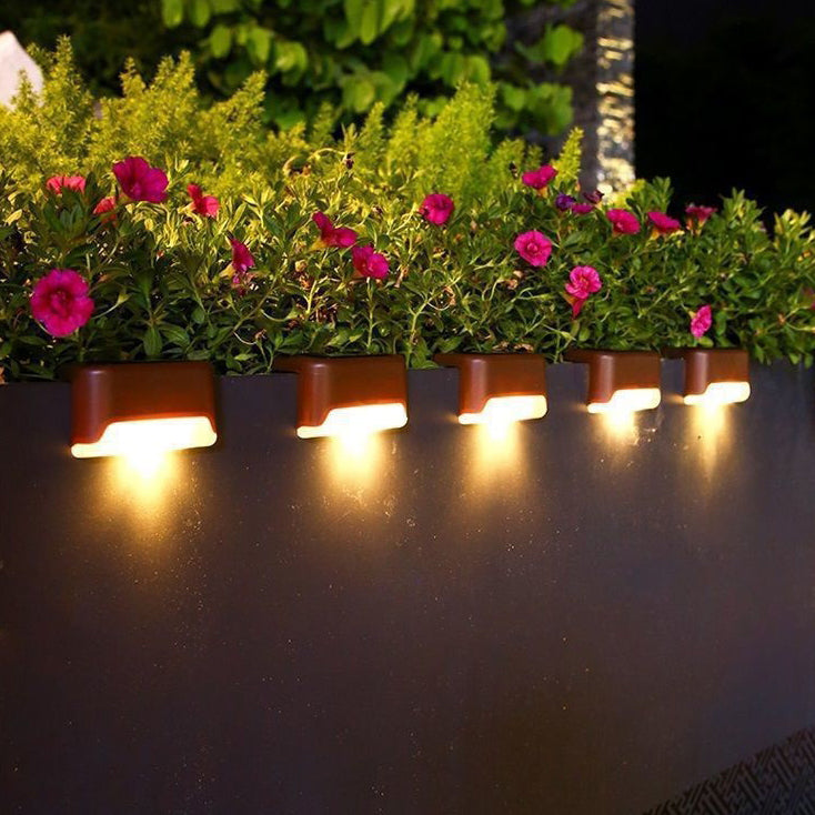 Zeitgenössisches industrielles PP quadratisches wasserdichtes LED-Solar-Außenstufenlicht für den Garten | Karnz