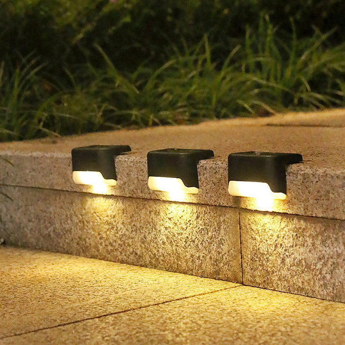 Zeitgenössisches industrielles PP quadratisches wasserdichtes LED-Solar-Außenstufenlicht für den Garten | Karnz