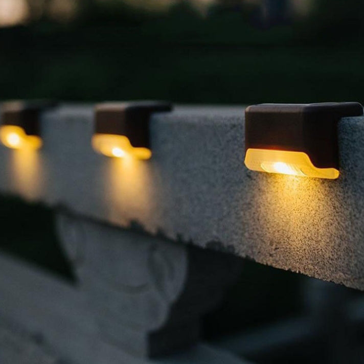 Zeitgenössisches industrielles PP quadratisches wasserdichtes LED-Solar-Außenstufenlicht für den Garten | Karnz
