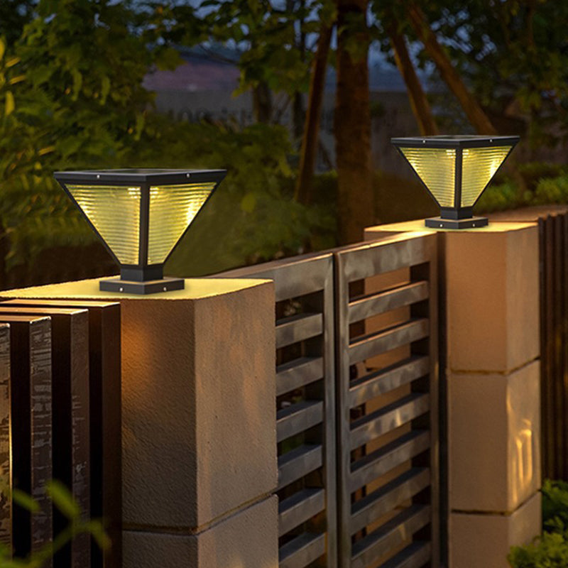 Modern Minimalist Solar Waterproof Square Prismatic Stainless Steel Glass LED Außenleuchte Für Patio | Karnz