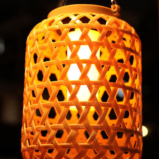 Moderne Art Deco Solar Wasserdicht Imitation Rattan Gewebte Laterne Zylindrische Kunststoff LED Außenlicht Für Garten | Karnz