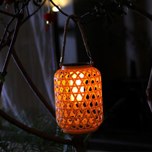 Moderne Art Deco Solar Wasserdicht Imitation Rattan Gewebte Laterne Zylindrische Kunststoff LED Außenlicht Für Garten | Karnz