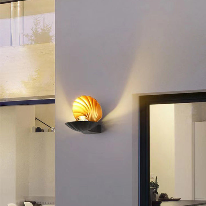 Zeitgenössische kreative wasserdichte Schalen-Aluminium-Acryl-LED-Wandleuchte für den Außenbereich | Karnz