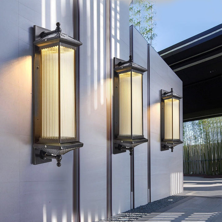 Traditionelles chinesisches wasserdichtes rechteckiges Glas-Metall 1-Licht-Wand sconce Lampe für Außenpatio | Karnz