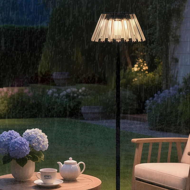 Wasserdichte Solar-USB-LED-Stehlampe aus Eisenglas für den Außenbereich für den Garten
