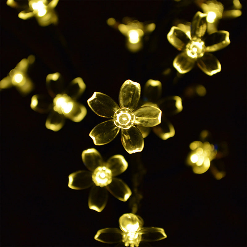 Moderne Art Deco Kirschblüte Lotus Kunststoff LED Outdoor Erdstecker Licht für Garten | Karnz