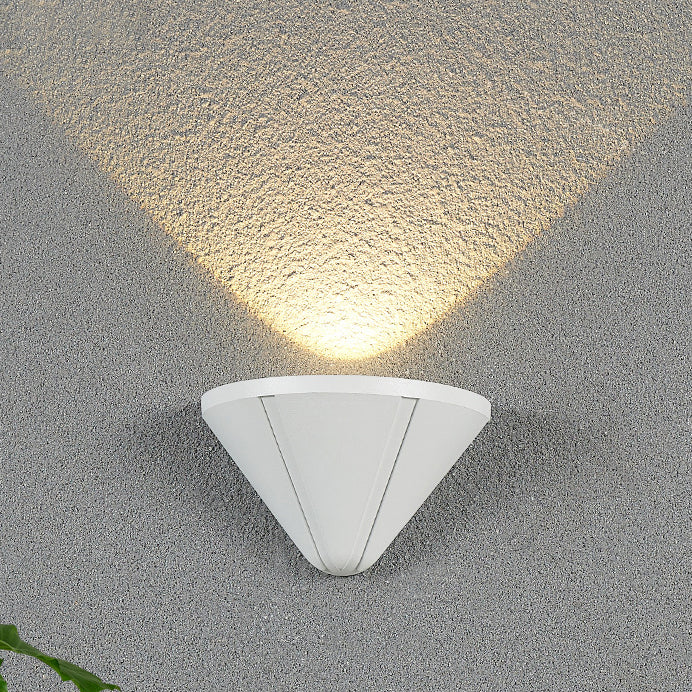 Modern Minimalist Triangle Wasserdichte Linse Aluminium LED Wandleuchte Lampe für Außenpatio | Karnz