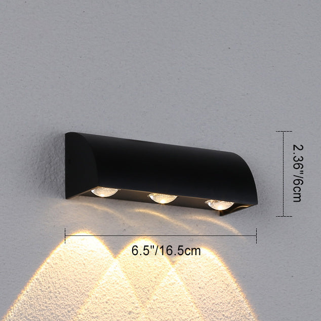 Moderne Einfachheit Wasserdichte Gewölbte Zylindrische Aluminium PC LED Wandleuchte für Außenbereich Patio | Karnz