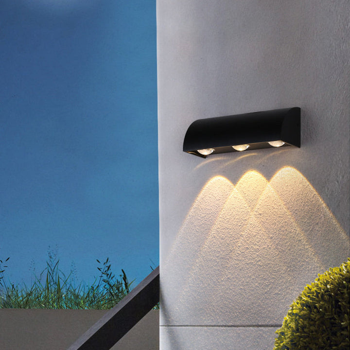 Moderne Einfachheit Wasserdichte Gewölbte Zylindrische Aluminium PC LED Wandleuchte für Außenbereich Patio | Karnz