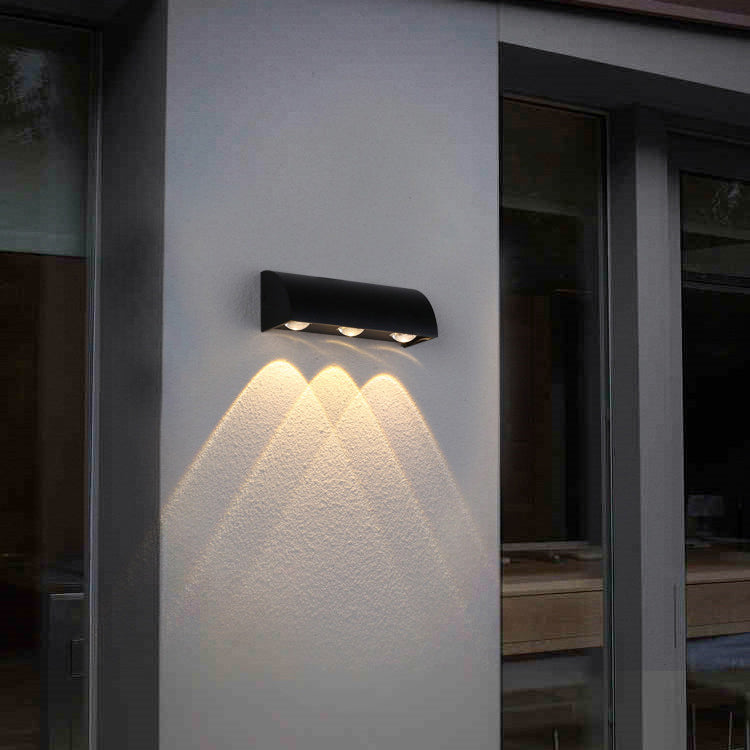 Moderne Einfachheit Wasserdichte Gewölbte Zylindrische Aluminium PC LED Wandleuchte für Außenbereich Patio | Karnz